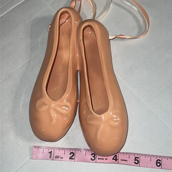 Ceramic Ballet Slippers Camel Wall Decor - Picture 7 of 10